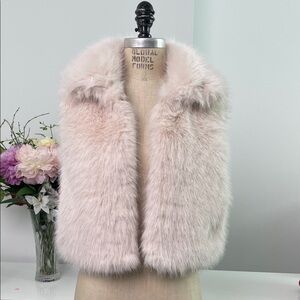 NWT Soft Elegant Faux Fur Cropped Vest in Cream Beige